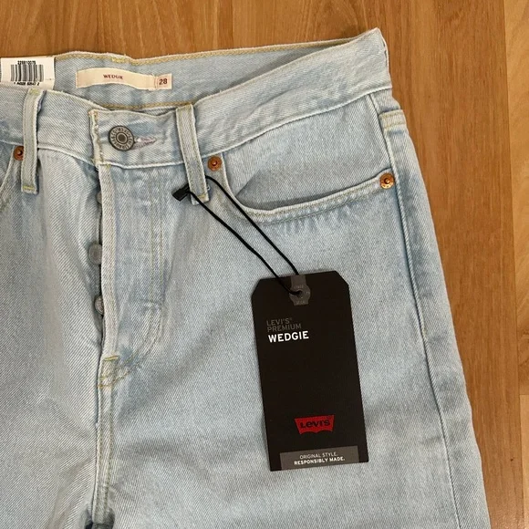 Levi’s Wedgie Jeans - Picture 4 of 6